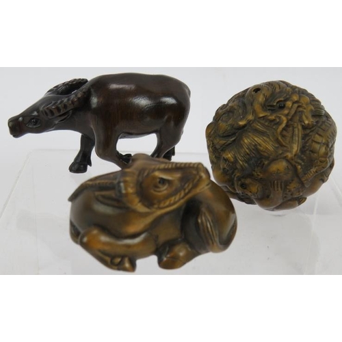 39 - Six carved hardwood Chinese Netsuke including one intricately carved ball. Five are signed. (6).
Con... 