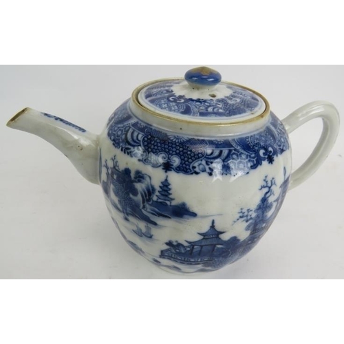 43 - An 18th century Chinese blue and white porcelain teapot and cover, decorated with a continual river ... 