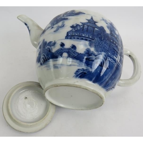 43 - An 18th century Chinese blue and white porcelain teapot and cover, decorated with a continual river ... 