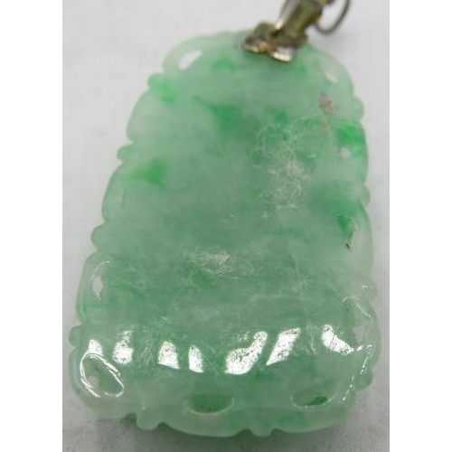 454 - A carved jade pendant in the form of a horse, approx weight 7 grams.
Condition report: Good conditio... 