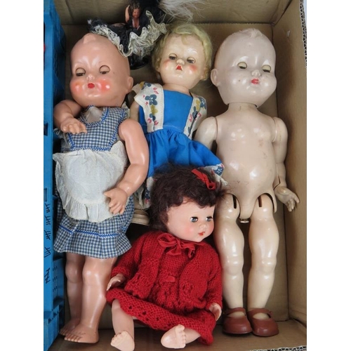 66 - 15 various vintage dolls c1950's mostly clothed. Tallest 36cm (15).
Condition report: Condition as s... 