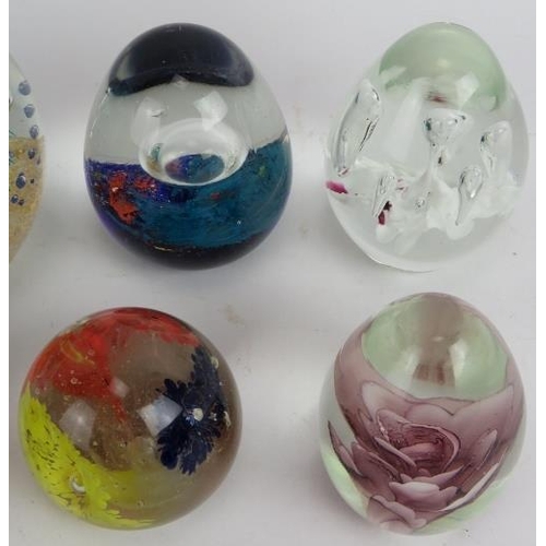 85 - Ten mixed glass paperweights, all unsigned. Largest: 11.5cm high. (10).
Condition report: Apple weig... 