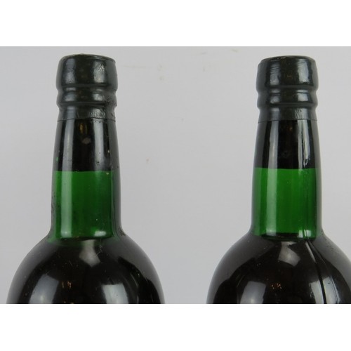 92 - Two bottles of Taylor's crusted port, bottled 1971. (2).
Condition report: Both levels top of should... 