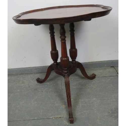 760 - An Edwardian mahogany Regency Revival occasional table, with shaped edge, over fluted cluster column... 