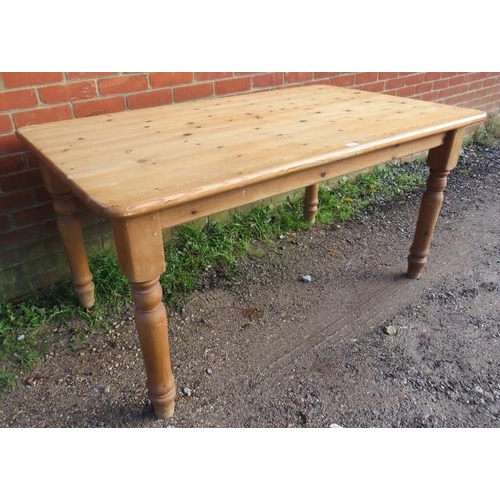 796 - A vintage stripped pitch pine kitchen table, on turned supports. 
Condition report: Minor marks to l... 