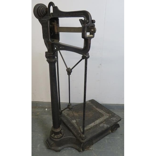 825 - A set of Victorian cast iron sack scales by W & T Avery. 
Condition report: Missing weight hanging p... 