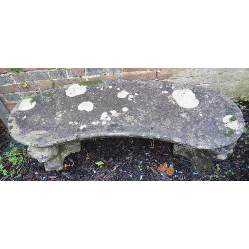 895 - A nicely weathered reconstituted stone curved garden seat, on end supports in the form of lions.
Con... 