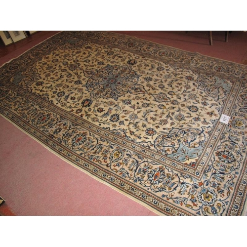 917 - A fine Persian Kashan carpet, central pattern on cream field with foliage. Good clean condition. 305... 