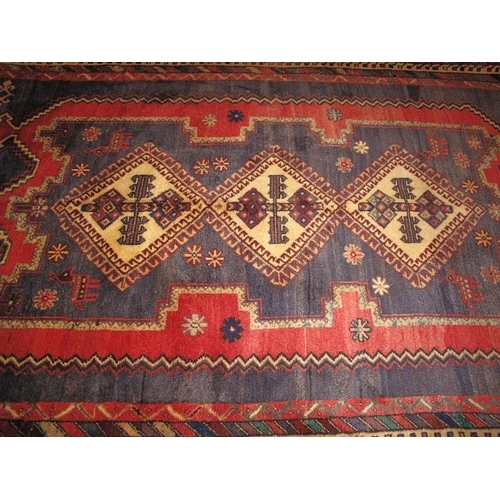 921 - A fine Persian Afshar rug with a tri central pattern on blue/red field. Good condition. 226cm x 142c... 