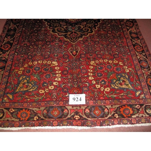 924 - A Persian Zanjan rug, central motif and 4 flower spandrels on claret ground. In good condition. 210c... 