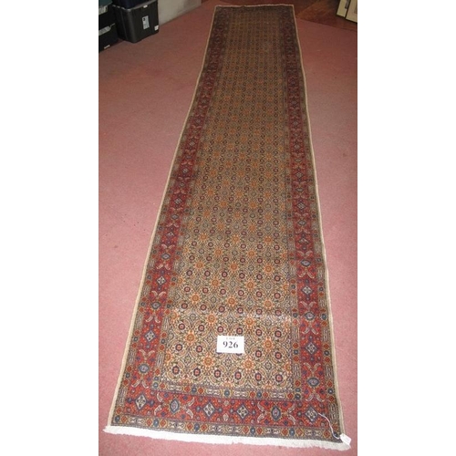 926 - A Mood runner with small repeat pattern to main body. In good condition. 300cm x 80cm.