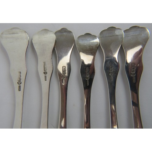 433 - A set of Scottish Victorian heavy Silver Kings pattern dinner forks Glasgow 1847, 1852 and 1857. 18.... 