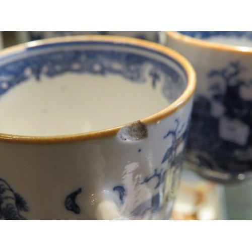 44 - An 18th century Chinese blue and white export porcelain 29 piece part tea set, comprising 10 tea bow... 