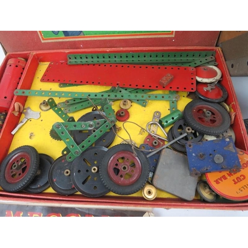 126 - A vintage Meccano set, boxed, (a/f).
Condition report: As seen.