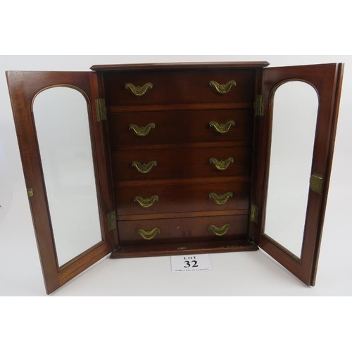 32 - Edwardian mahogany collectors cabinet. 5 drawers enclosed by 2 glazed doors. 50cm height x 40cm wide... 