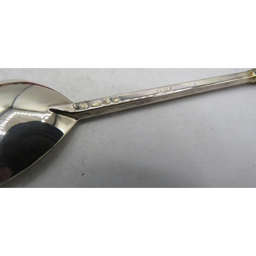 417 - A set of 12 white metal with gilded finials commemorative spoons, 'The Tichborne Celebrities'. Each ... 