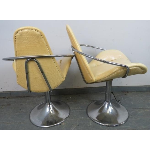 721 - A pair of vintage mid-century swivel back stools, upholstered in buttoned cream leatherette, on chro... 