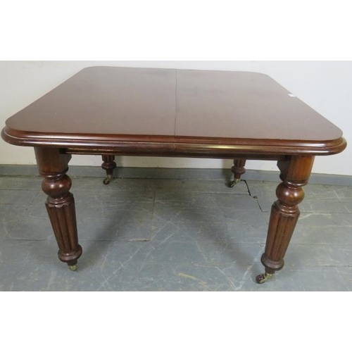 762 - A Victorian mahogany wind-out extending dining table, with additional leaf, on tapering fluted suppo... 