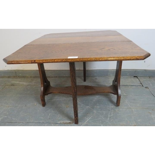 789 - An Art Deco Period medium oak Sutherland table, with pierced sides and shaped middle stretcher, on s... 