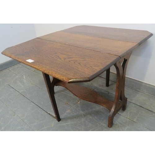 789 - An Art Deco Period medium oak Sutherland table, with pierced sides and shaped middle stretcher, on s... 