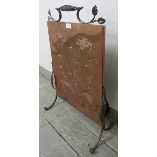 825 - An Art Nouveau cast iron and copper fire screen, with relief rose decoration, on scrolled supports. ... 