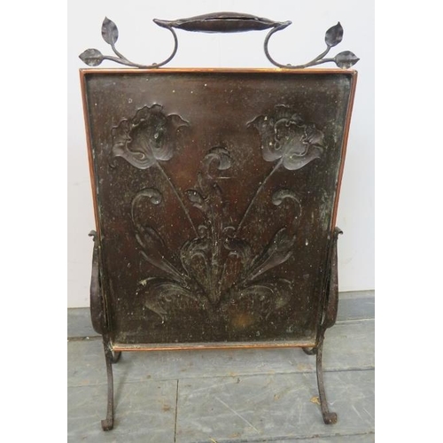 825 - An Art Nouveau cast iron and copper fire screen, with relief rose decoration, on scrolled supports. ... 