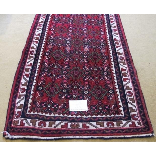 934 - A good Hoseinabad small runner in very good condition. Repeat central pattern on claret field. 190cm... 