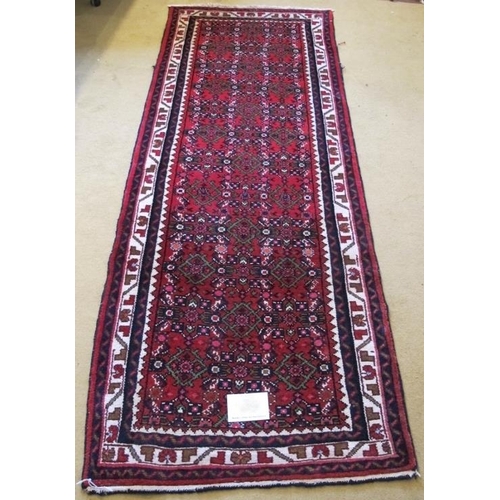 934 - A good Hoseinabad small runner in very good condition. Repeat central pattern on claret field. 190cm... 