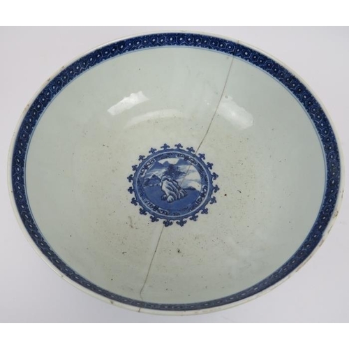 15 - Two Chinese blue and white porcelain bowls, 19th century. Both of circular form. (2 items) 11.4 in (... 