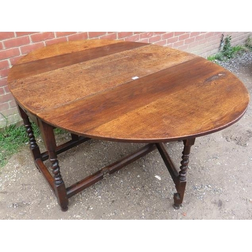 715 - A late 17th/early 18th century oak oval gate-leg table of good colour, with single drawer, on barley... 