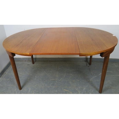 739 - A mid-century Danish teak dining set by Frem Rojle, the table with butterfly-leaf extension, on tape... 