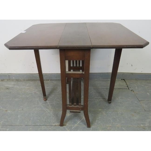 758 - An Edwardian mahogany Sutherland table, on tapering square supports. 
H61cm W61cm D18-73cm (approx).... 