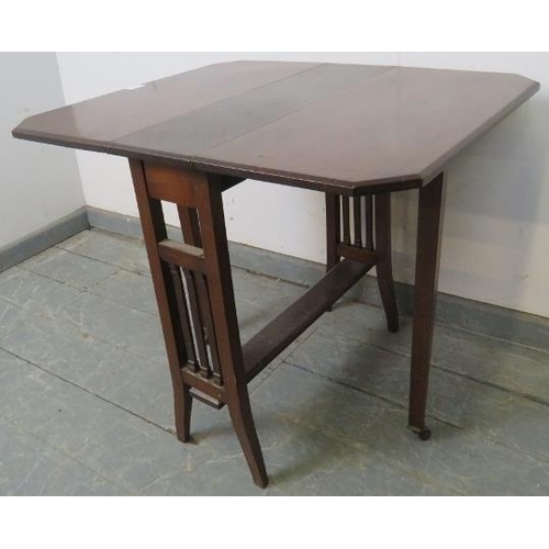 758 - An Edwardian mahogany Sutherland table, on tapering square supports. 
H61cm W61cm D18-73cm (approx).... 