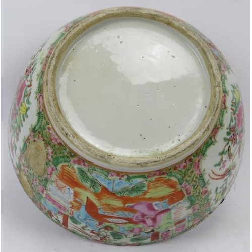 117 - A large Chinese Export Famille Rose medallion soup tureen and cover, 19th century. 10.3 in (26.2 cm)... 