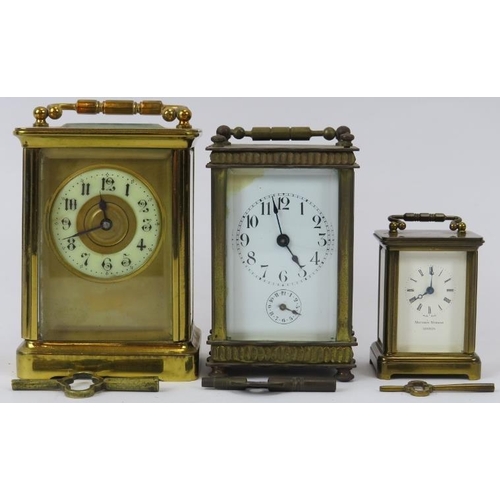 20 - Three brass carriage clocks. Keys included. (3 items) Largest clock: 4.6 in (11.6 cm) height. 
Condi... 