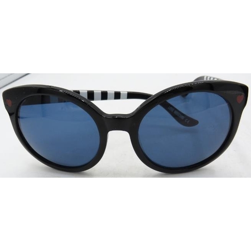 302 - A pair of Love Moschino black sunglasses with patterned arms, marked ML53S01SA 55 20 140, cased.
Con... 