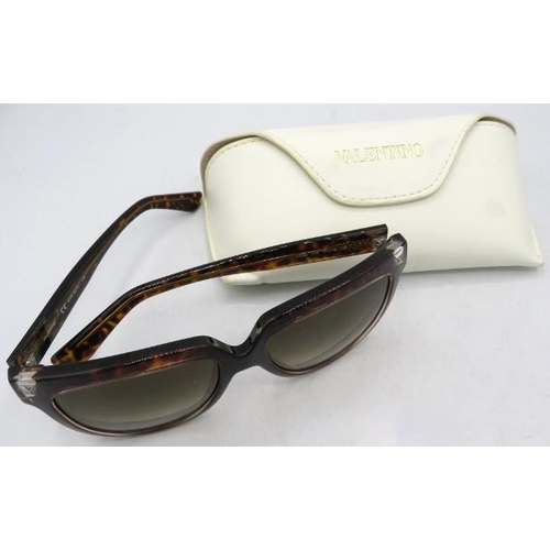 305 - A pair of Valentino brown tortoiseshell effect sunglasses, marked Valentino V724S 215 57, cased.
Con... 