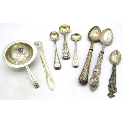 324 - Two Georgian silver salt spoons, London 1809 & London 1811, and a Victorian salt spoon, London 1861,... 