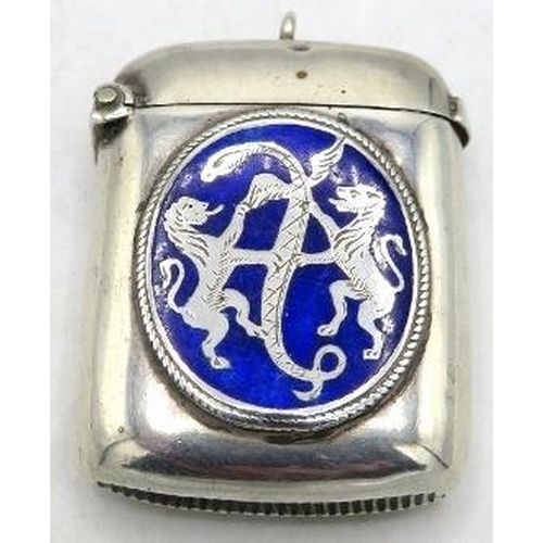 336 - A silver and blue enamelled vesta case, Chester 1900. Approx weight 19 grams.
Condition report: Surf... 