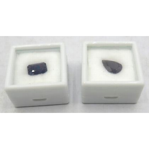 383 - Two loose good quality cut and polished iolite stones, approx 10mm x 6mm.
Condition report: Good con... 