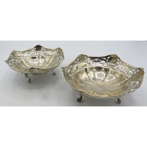 416 - A pair of silver hexagonal bon bon dishes with pierced decoration & splayed feet, Birmingham 1914. A... 