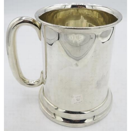 431 - A silver 1 pint tankard with 'C' handle, Birmingham 1958, J.G Ltd. Approx weight 10.7 troy oz/338 gr... 