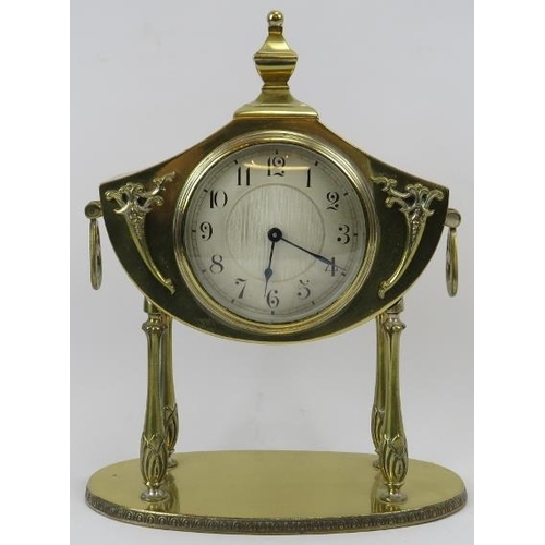 90 - A brass twin handled mantle clock, early 20th century. With Neoclassical elements. Key and pendulum ... 