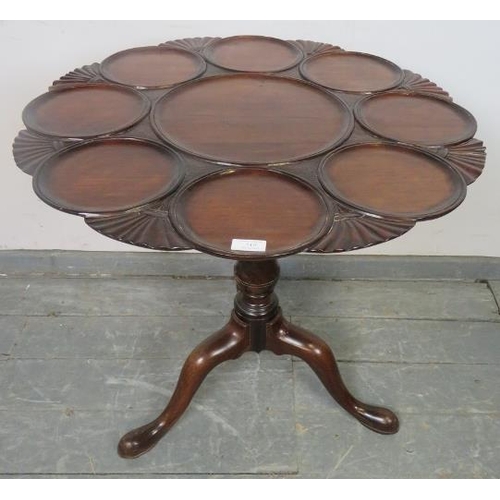 719 - A George III mahogany ‘birdcage’ supper table, the top having moulded plate wells divided by shell c... 