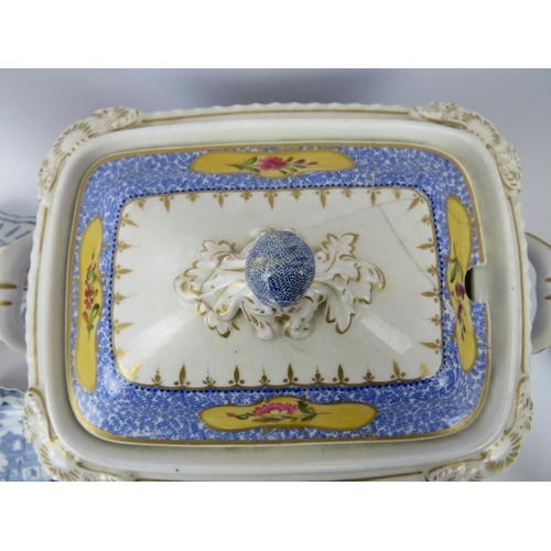 278 - A collection of ceramic items. Including a gilt porcelain Limoge box and cover, a Worcester Chamberl... 