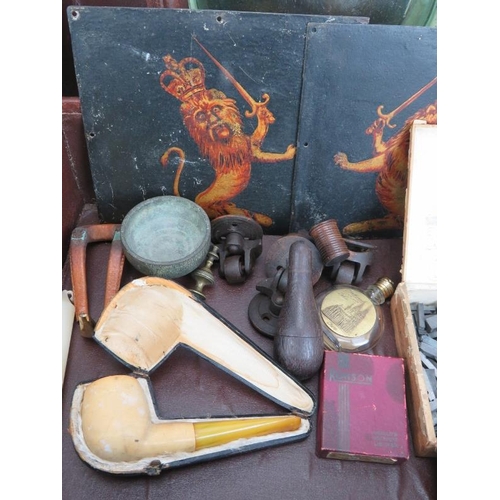 142 - A large group of miscellaneous antique and vintage items. Notable items included seals, tortoiseshel... 