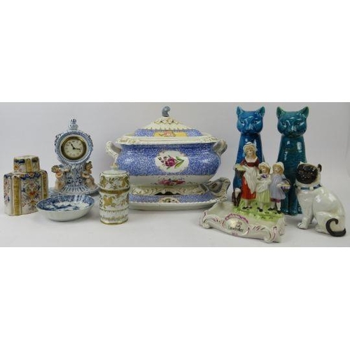 278 - A collection of ceramic items. Including a gilt porcelain Limoge box and cover, a Worcester Chamberl... 