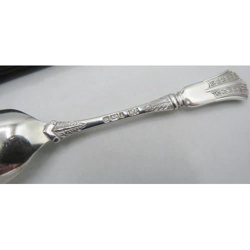 315 - A set of six silver coffee spoons, Sheffield 1901, boxed. Approx weight 2.6 troy oz/82 grams.
Condit... 