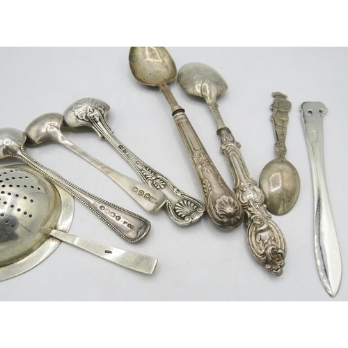 390 - Two Georgian silver salt spoons, London 1809 & London 1811, and a Victorian salt spoon, London 1861,... 