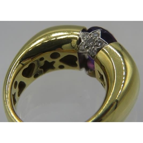 438 - A heavy 18ct yellow gold ring set with centre amethyst, approx 10mm x 8mm. To the top of the ring is... 